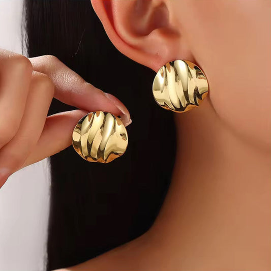 Wave Pattern Round Earring