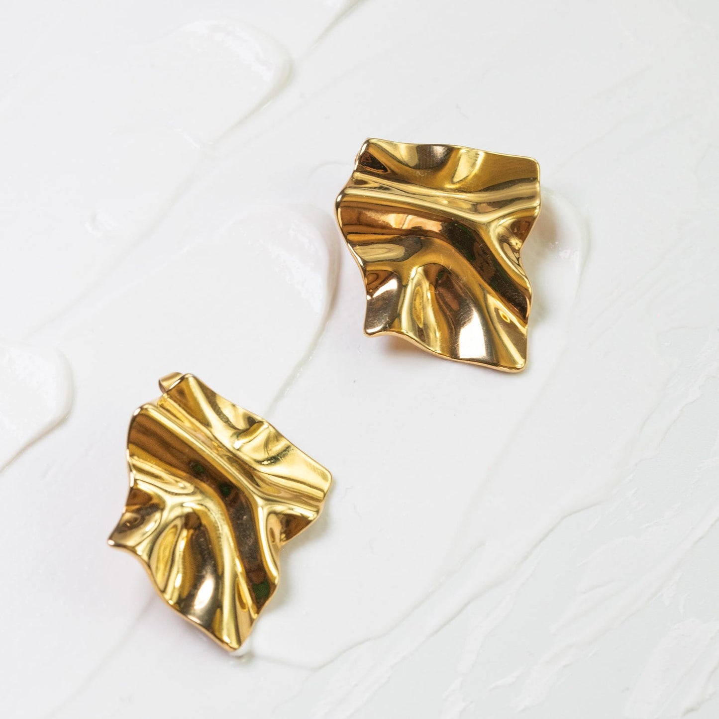 Wavy squared stainless steel earrings